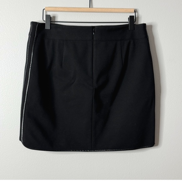 Banana Republic Mini Skirt Black Faux Leather Trim Zip Pockets Edgy Lined Sz 8 - Picture 2 of 12